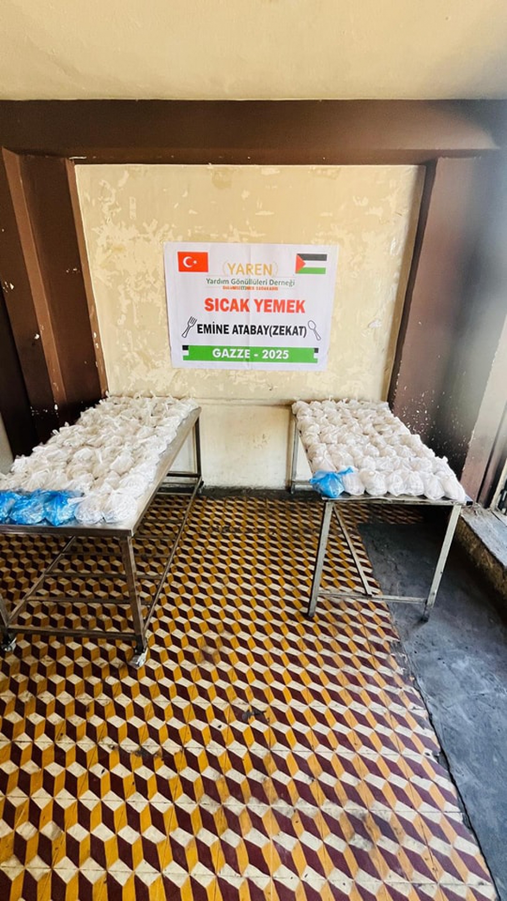 GAZZE ; Sıcak yemek ikramları...